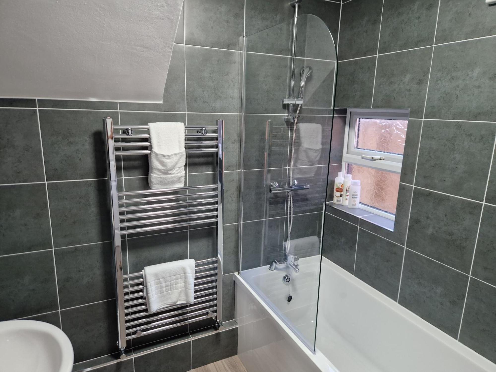 Birtley'S Amethyst, 3 Bedroom Apt ,Sleeps 6 Guest Birtley  ภายนอก รูปภาพ